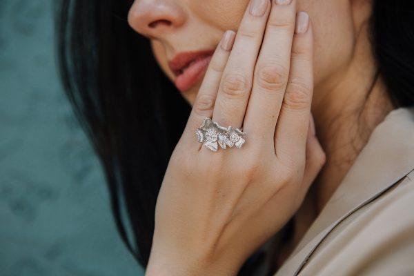 , 18kt White Gold Diamond Flower Fashion Ring