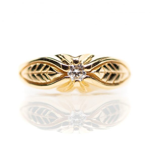 , Vintage yellow gold engagement ring with leaf design