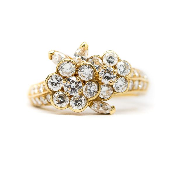 , Van Cleef Flower Cluster Ring 18 KT Yellow Gold