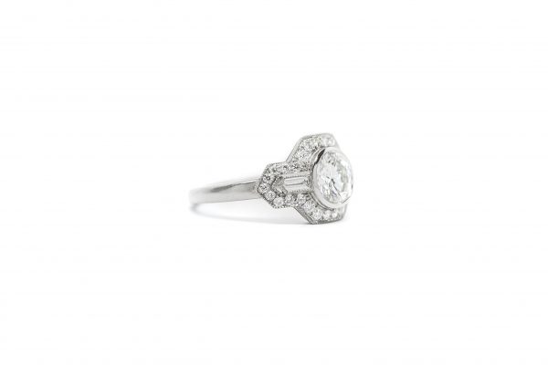 , 1.03 CT Engagement Ring set in Platinum